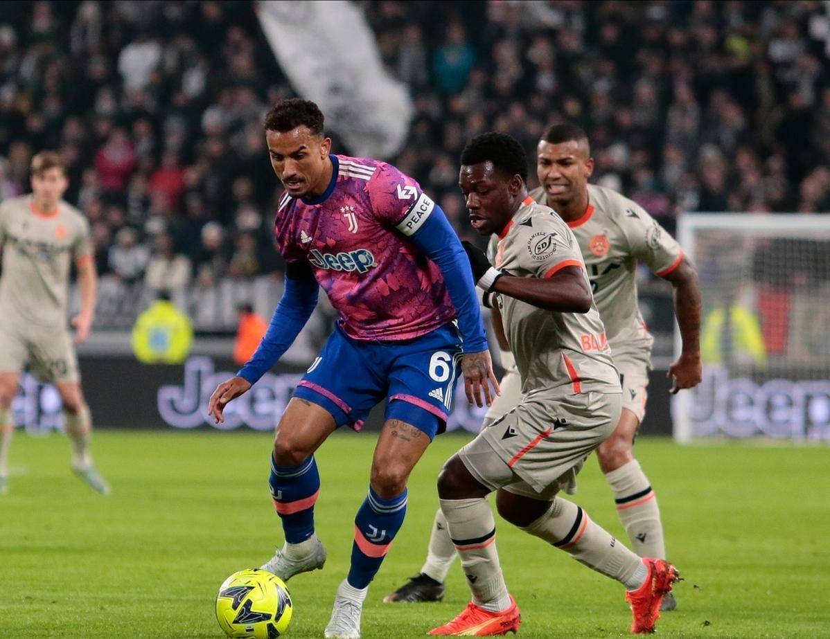 关于里程碑夜尤文图斯再遭质疑,葡超赛前刷纪录,震撼外界,年轻球员得到机会的信息 关于里程碑夜尤文图斯再遭质疑,葡超赛前刷纪录,震撼外界,年轻球员得到机会的信息